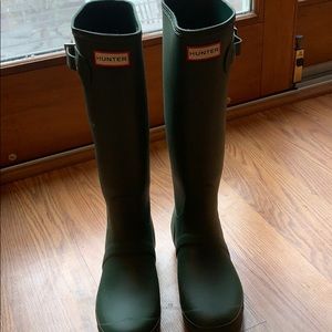 Hunter tall matte green boots size 9